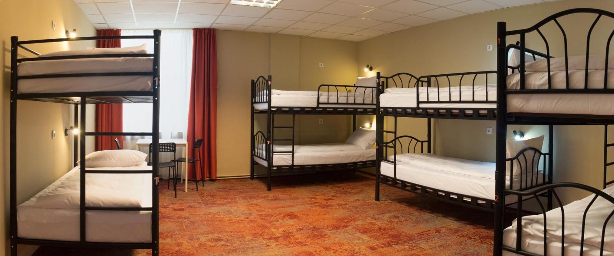 B13 Hostel Sibiu Bagian luar foto