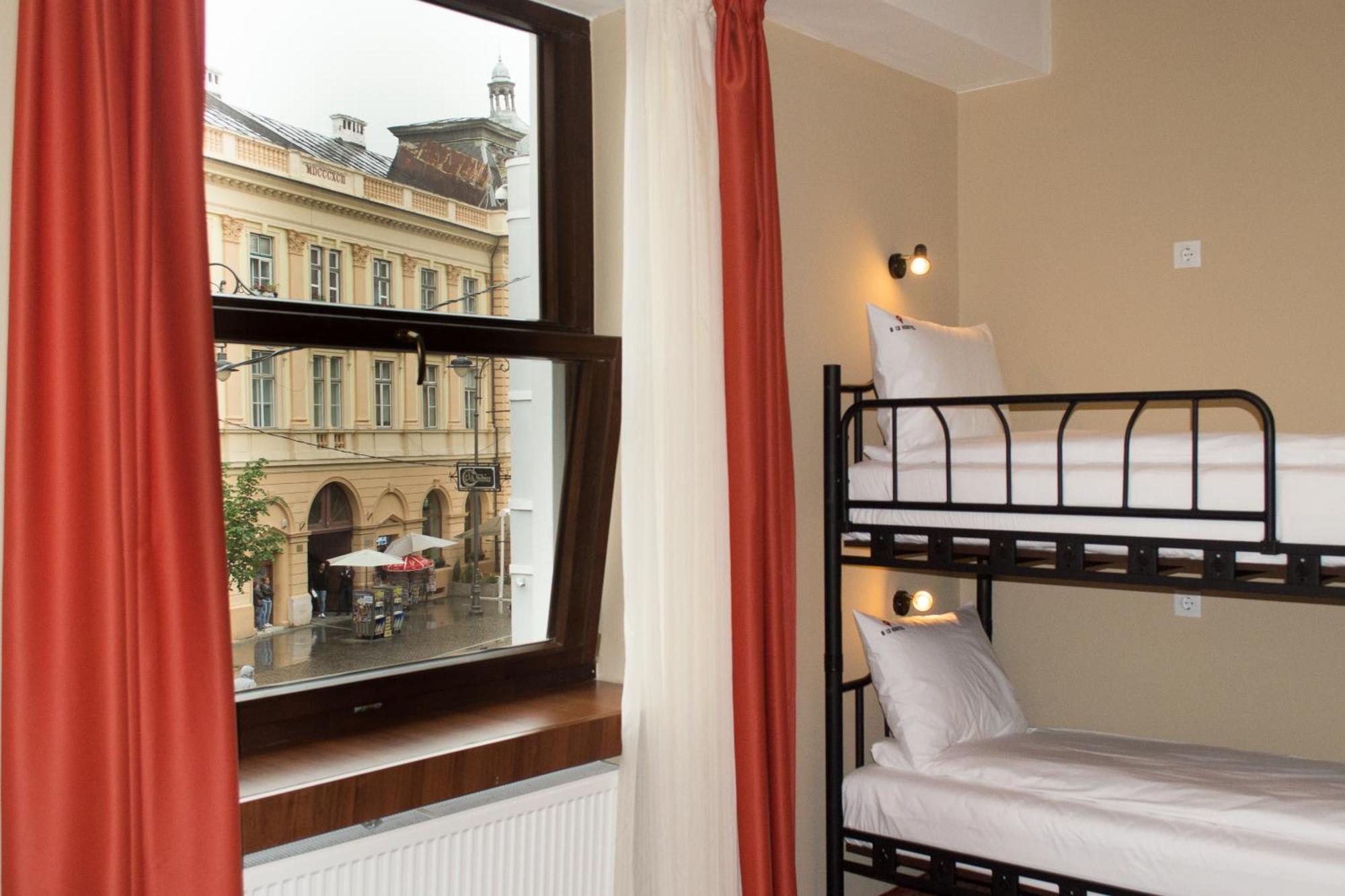 B13 Hostel Sibiu Bagian luar foto