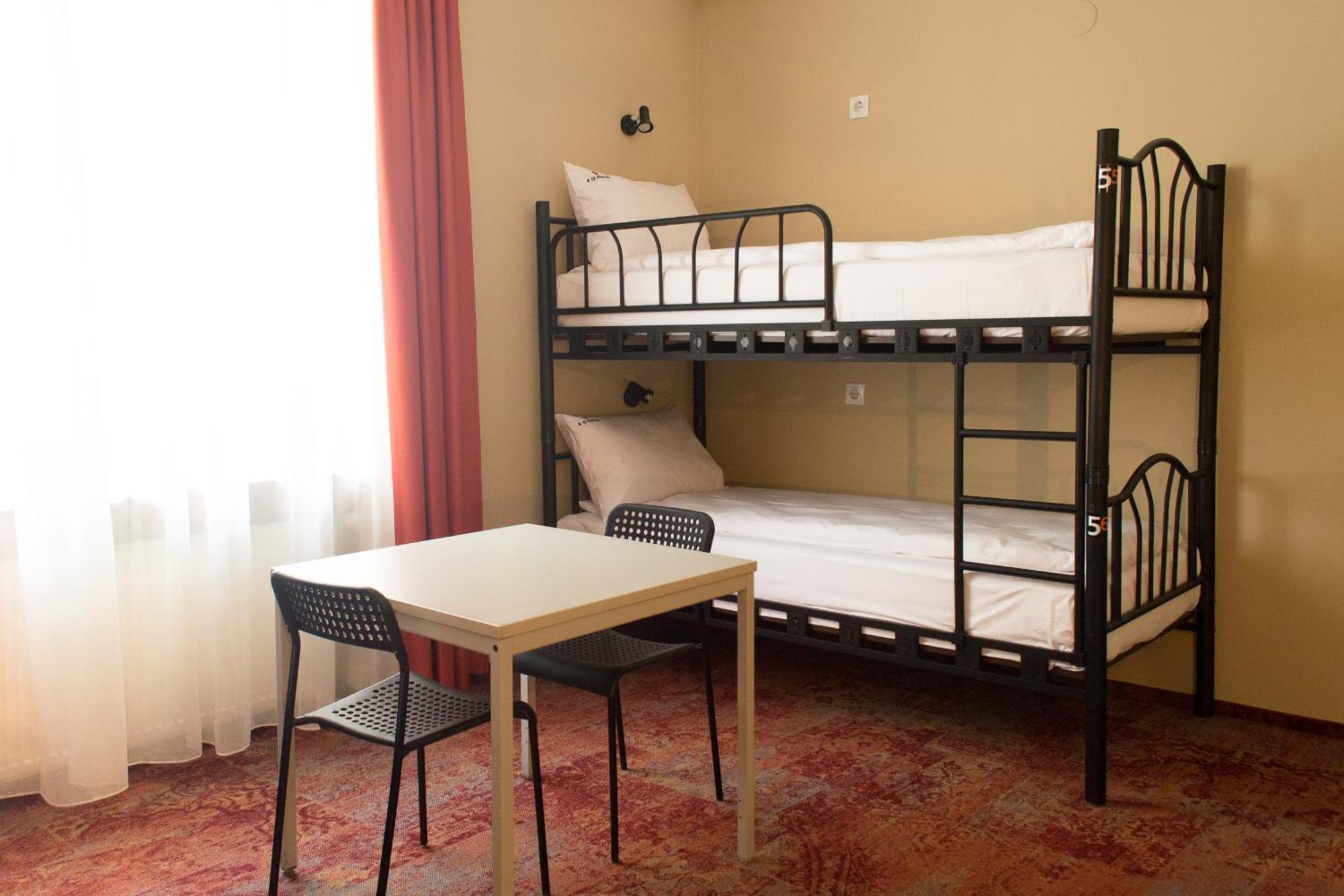 B13 Hostel Sibiu Bagian luar foto