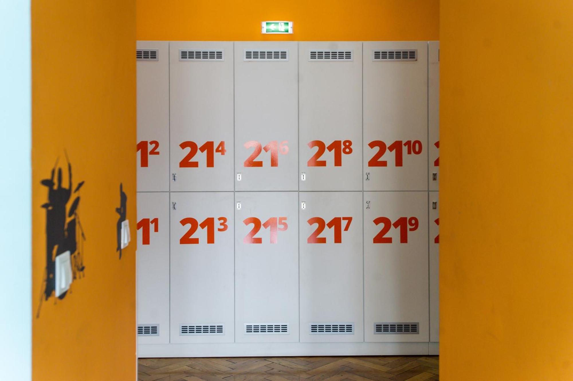 B13 Hostel Sibiu Bagian luar foto
