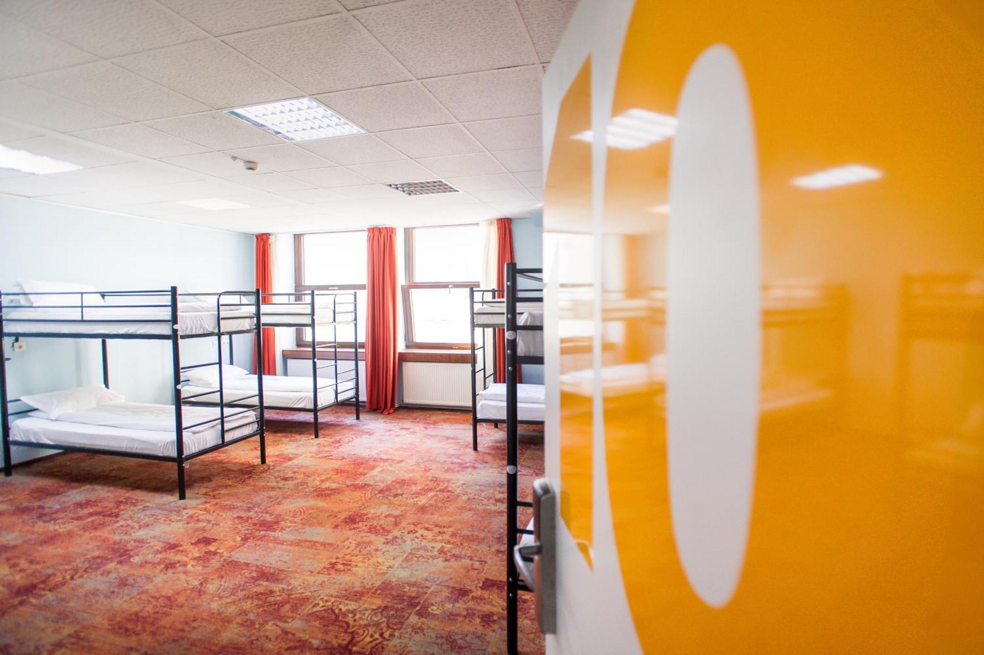 B13 Hostel Sibiu Bagian luar foto