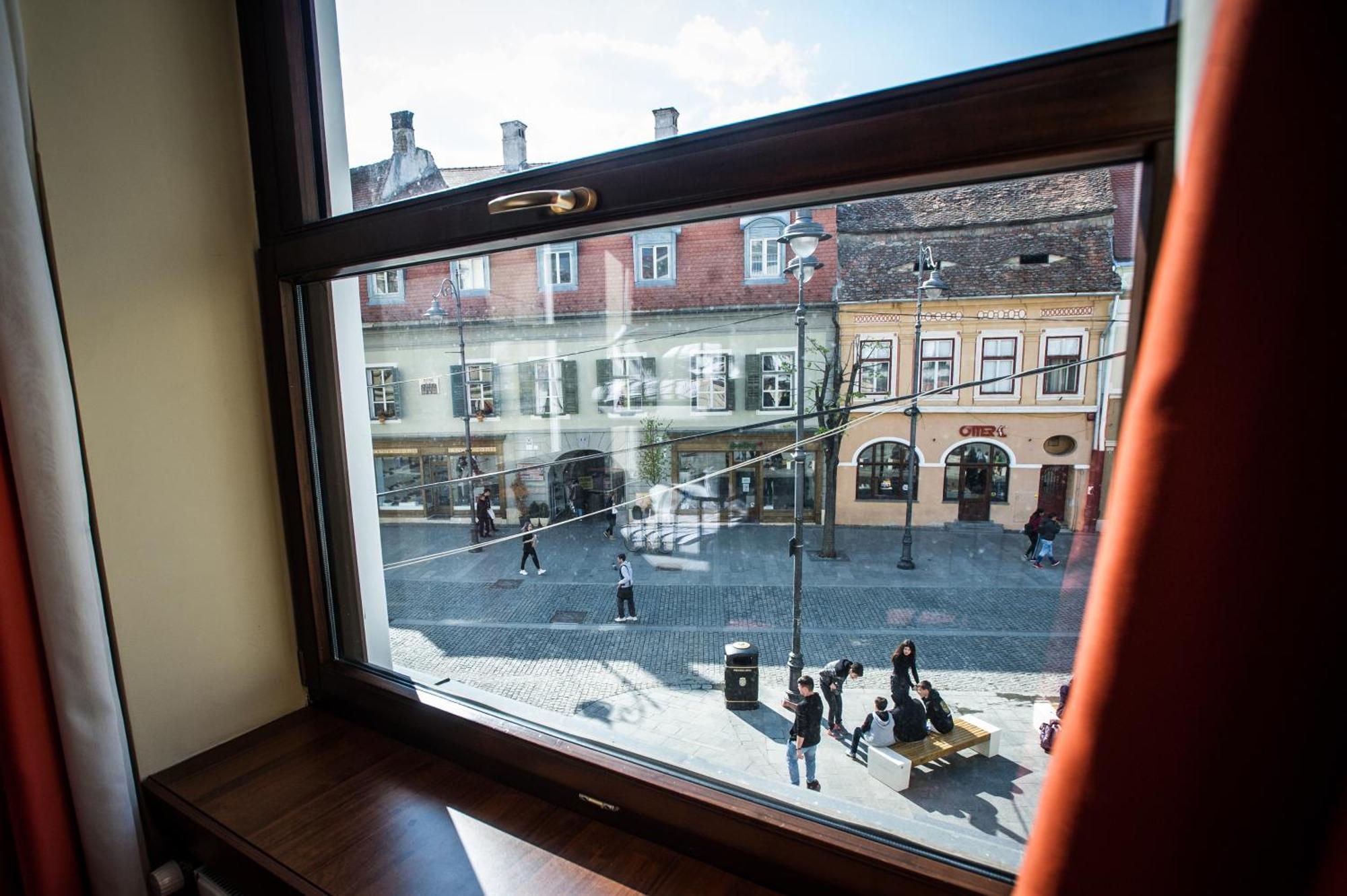B13 Hostel Sibiu Bagian luar foto
