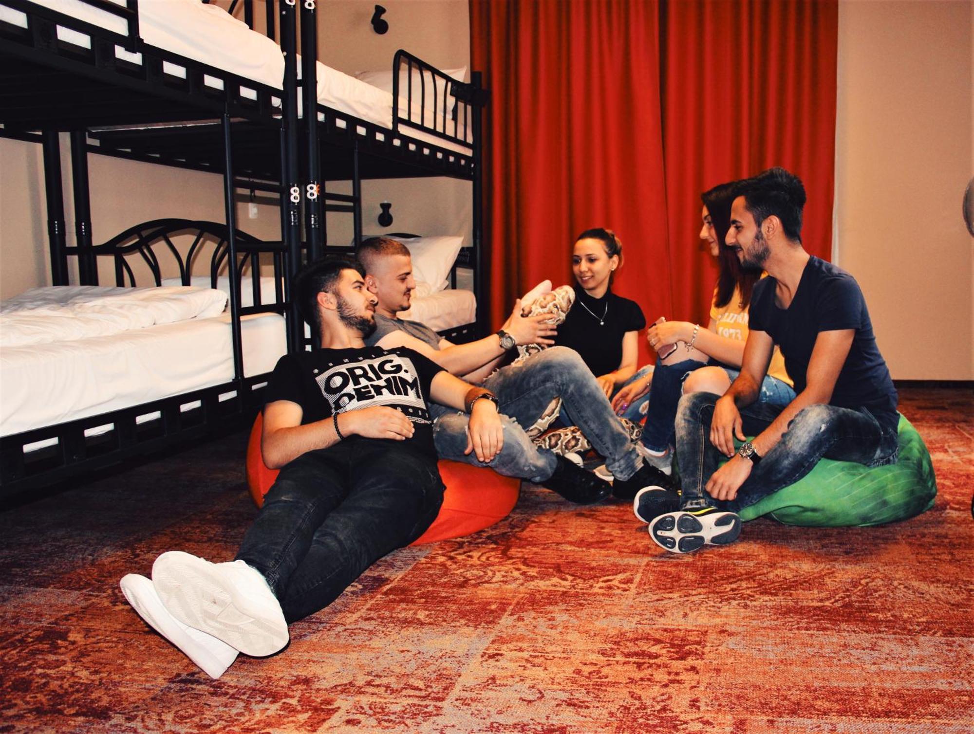 B13 Hostel Sibiu Bagian luar foto